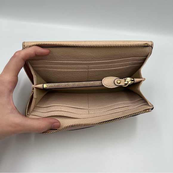 Chloe Elsie Wallet - Cream Chloe Turnlock Wallet - Picture 13 of 17